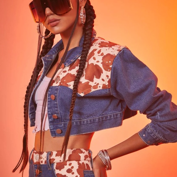 Poster Grl size XS denim jean cropped jacket with cow print - DOLLS KILL - Picture 3 of 5